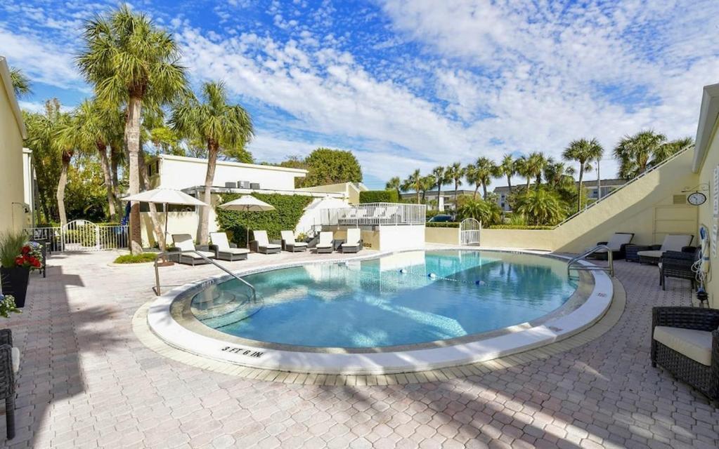 Laplaya 201C Breathtaking Gulf Panorama From This Corner End Unit With A Private Stairway To The Beach ロングボートキー エクステリア 写真