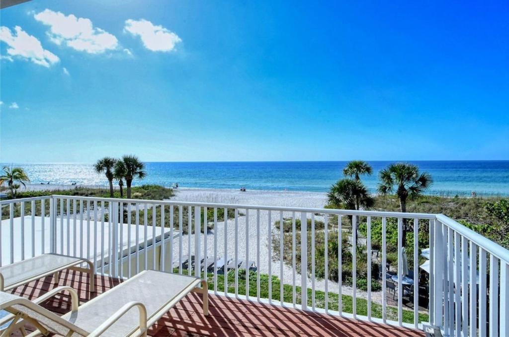 Laplaya 201C Breathtaking Gulf Panorama From This Corner End Unit With A Private Stairway To The Beach ロングボートキー エクステリア 写真